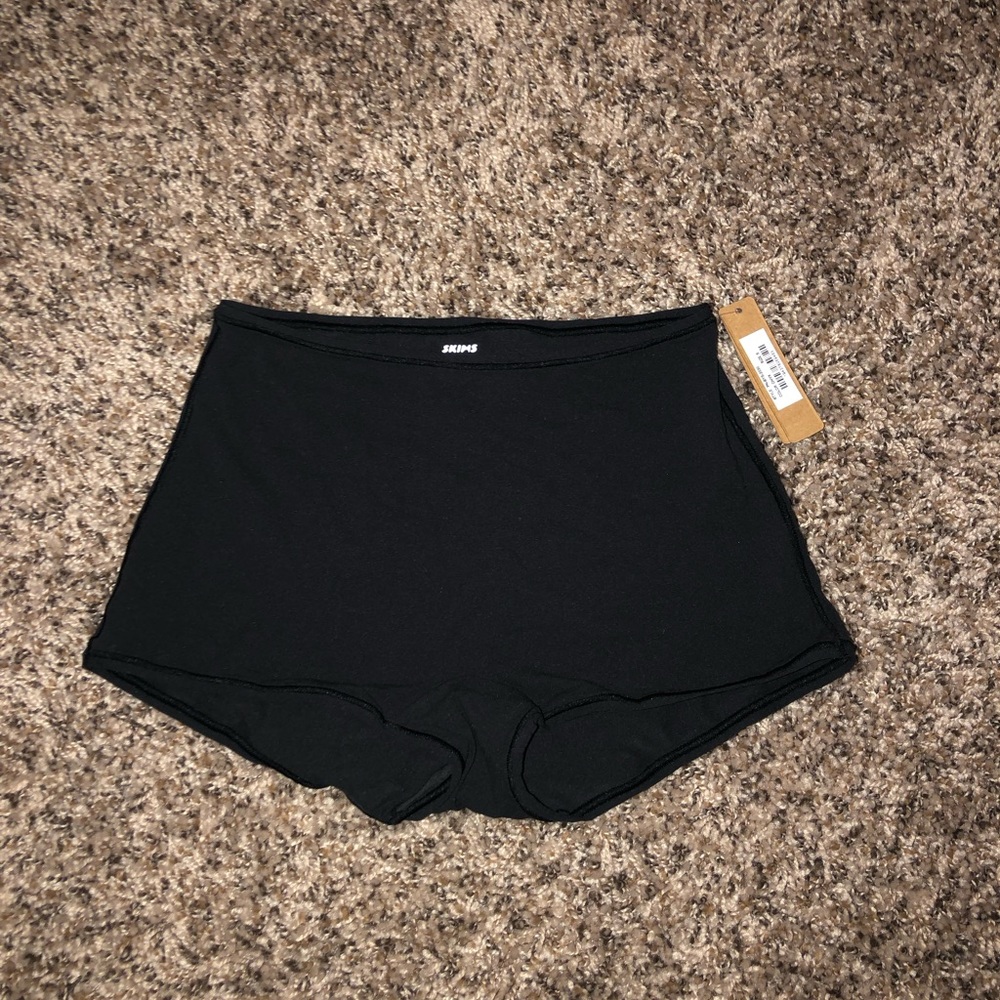 Skims Onyx Bottoms
